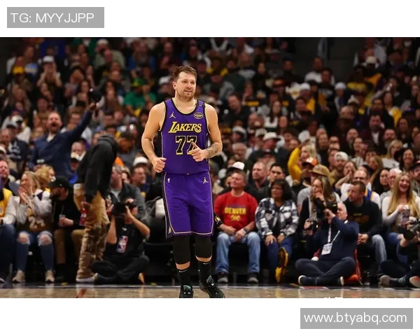 2019年快船与湖人激战回顾:洛杉矶德比的荣耀与挑战 2019年快船与湖人激战回顾:洛杉矶德比的荣耀与挑战